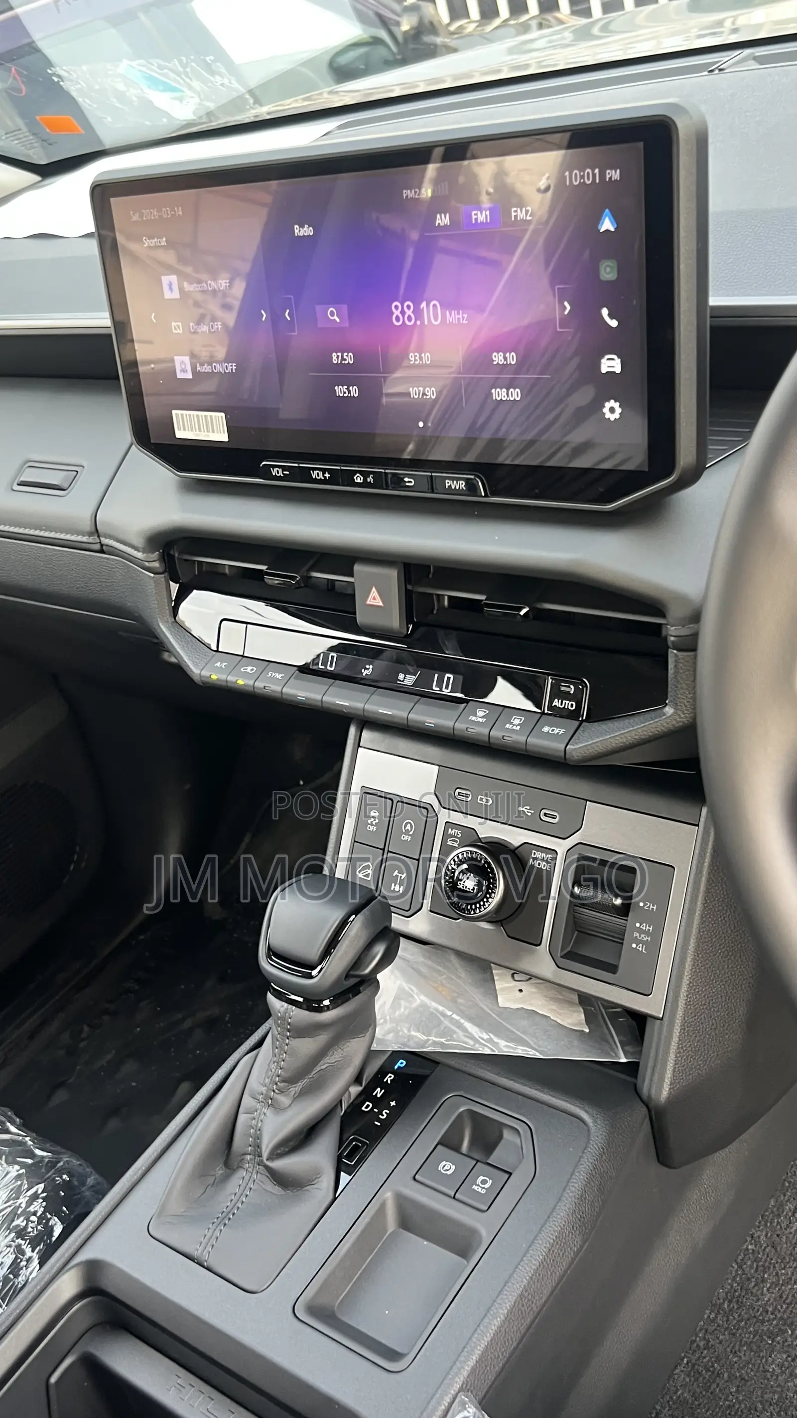 New Toyota Hilux 2025 Gray