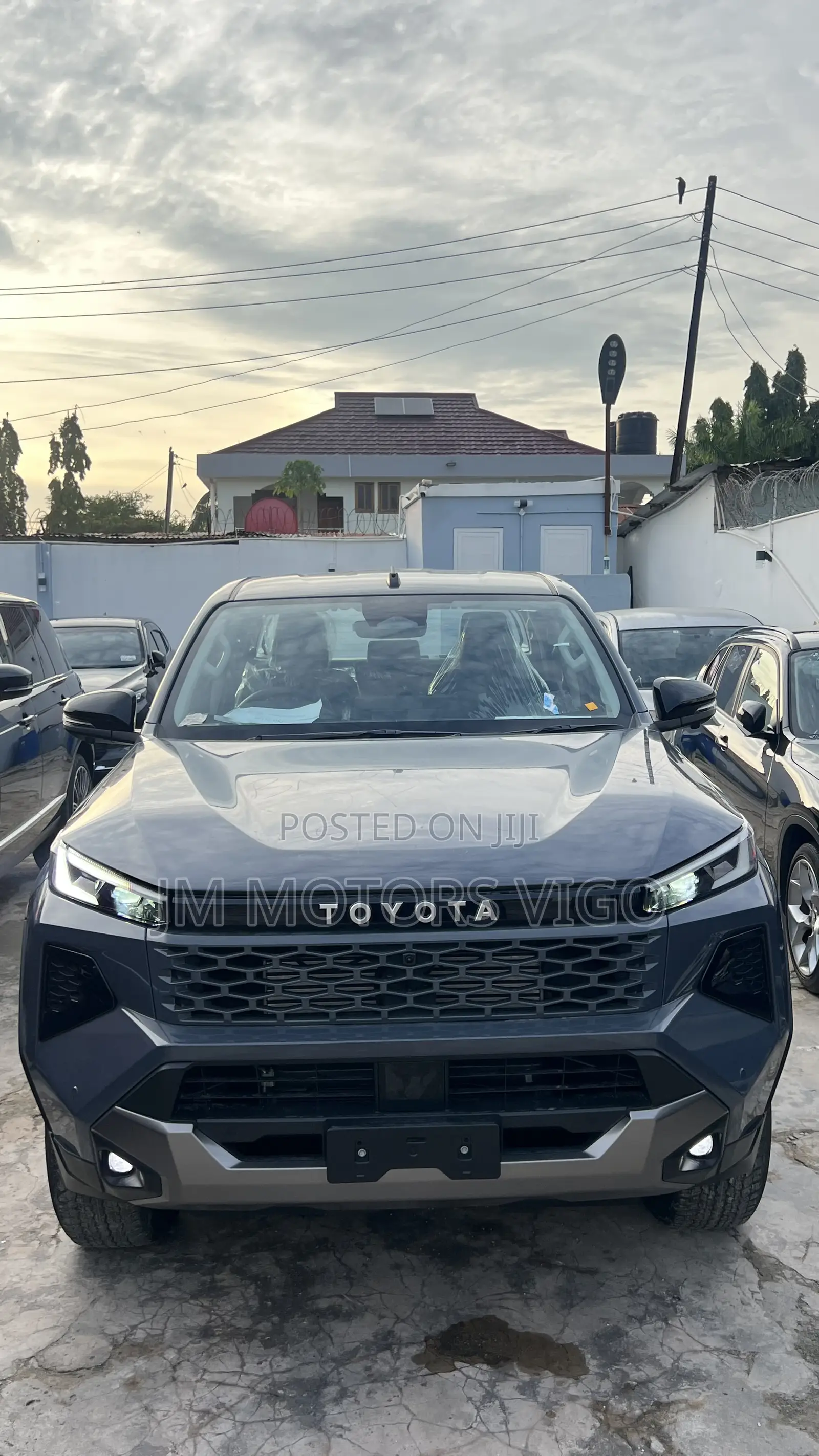 New Toyota Hilux 2025 Gray