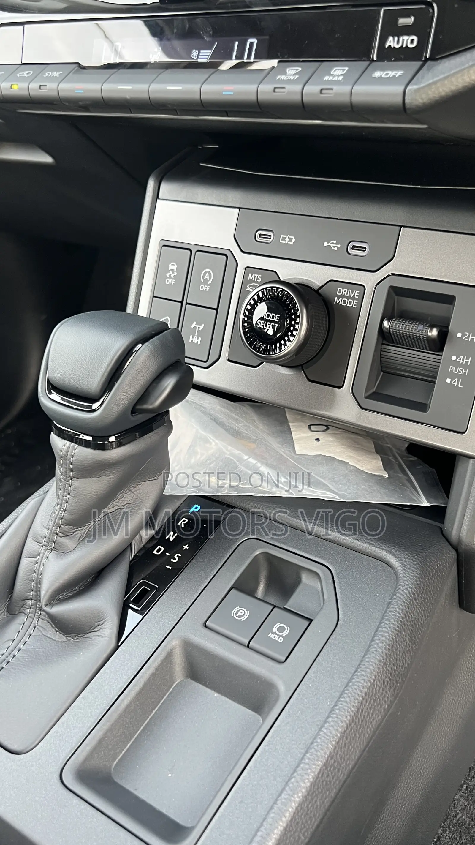 New Toyota Hilux 2025 Gray