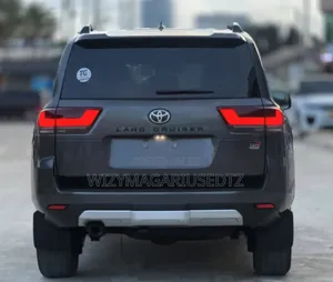 Toyota Land Cruiser LC300 2025 Gray