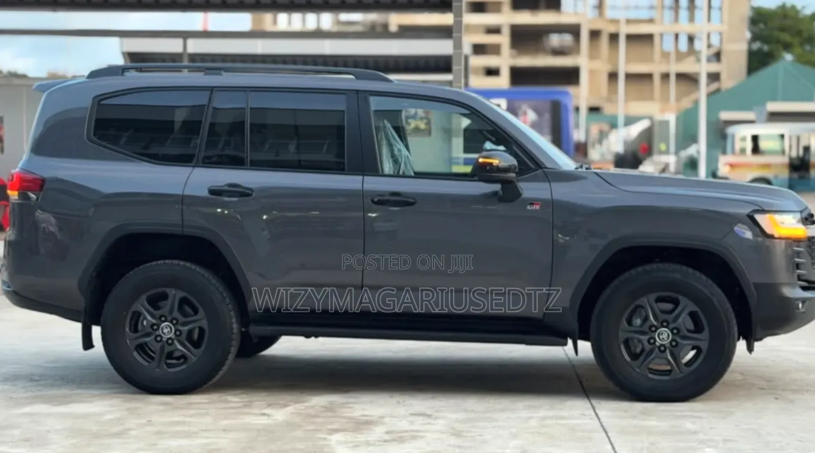 Toyota Land Cruiser LC300 2025 Gray