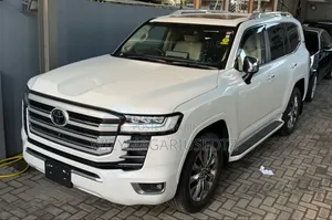 Toyota Land Cruiser LC300 2023 White