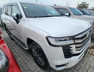Toyota Land Cruiser LC300 2023 White