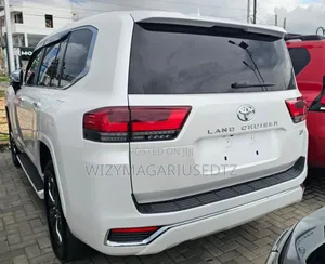 Toyota Land Cruiser LC300 2023 White