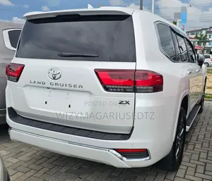 Toyota Land Cruiser LC300 2023 White