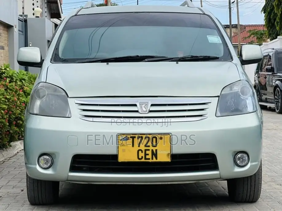 Toyota Raum 2005 Blue
