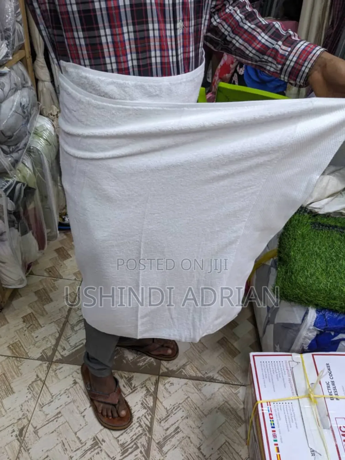 Taulo Nyeupe–Nzuri Na Imara Size: 60×120 Cm Bei: TSH 50,000