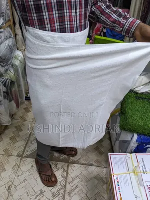 Taulo Nyeupe–Nzuri Na Imara Size: 60×120 Cm Bei: TSH 50,000