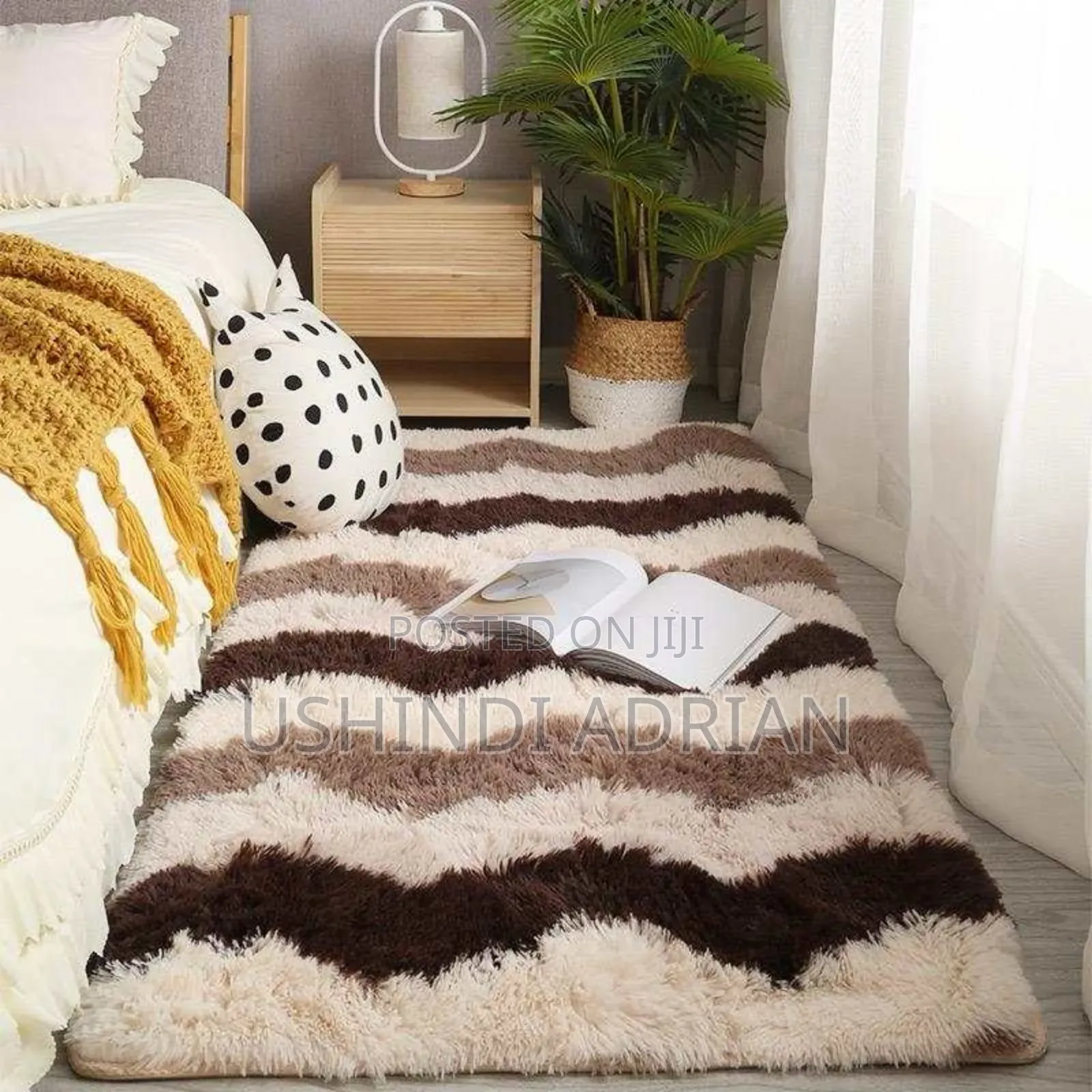 Bedside Ya Manyoya
Ukubwa: 60×180 Cm (3×6)
Bei: TSH 50,000