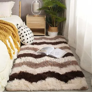 Bedside Ya Manyoya
Ukubwa: 60×180 Cm (3×6)
Bei: TSH 50,000