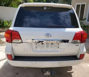 Toyota Land Cruiser 2015 White