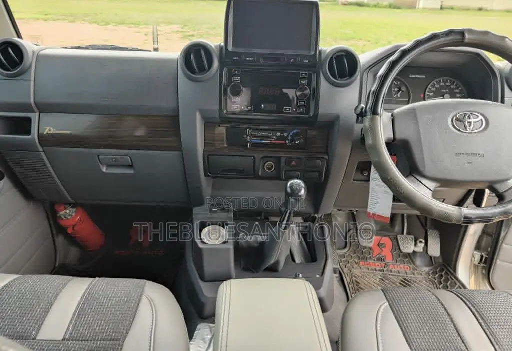 Toyota Land Cruiser 2015 Silver