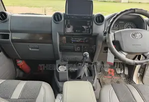 Toyota Land Cruiser 2015 Silver