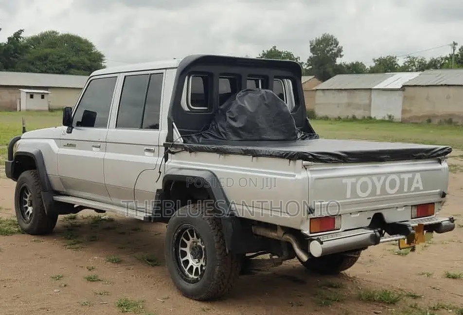 Toyota Land Cruiser 2015 Silver