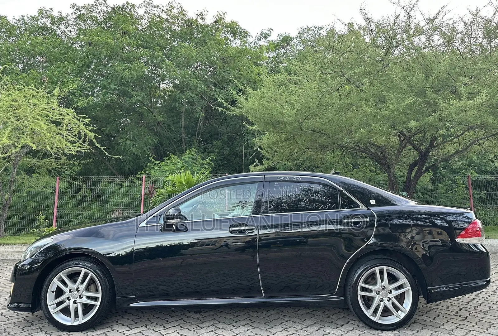 Toyota Crown 2011 Black
