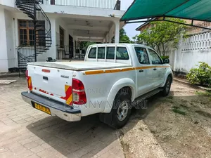 Toyota Hilux 2015 White