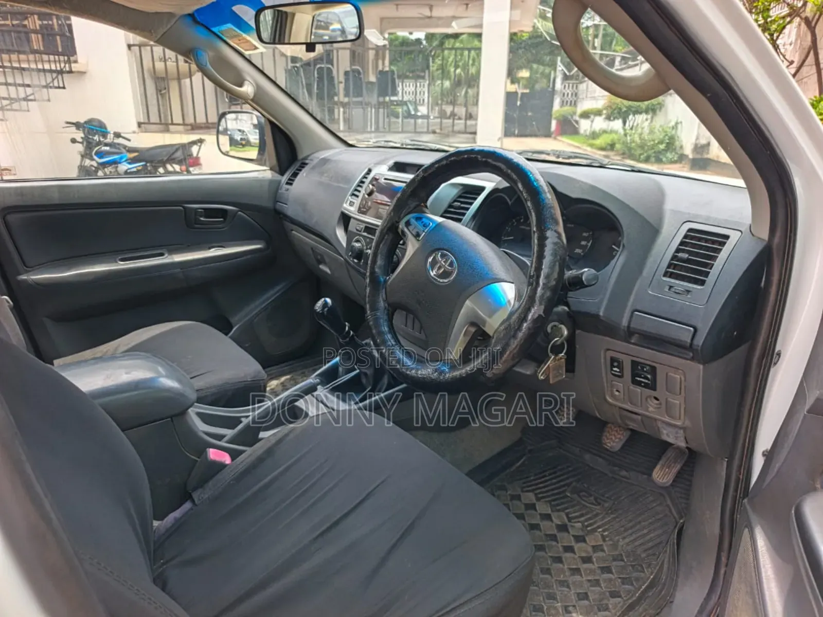 Toyota Hilux 2015 White