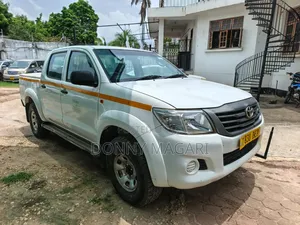 Toyota Hilux 2015 White