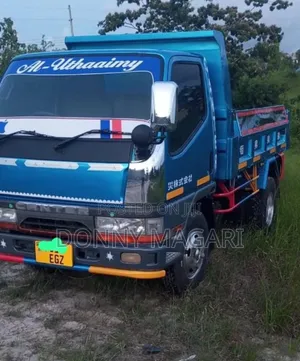 Mitsubishi Canter 2000 Blue