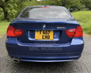 BMW 3 Series 320i RWD 2008 Blue