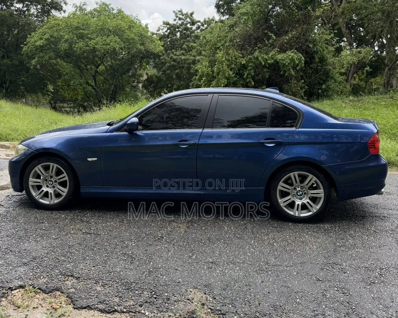 BMW 3 Series 320i RWD 2008 Blue