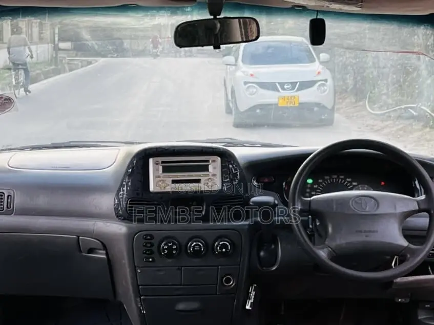 Toyota Noah 2001 Silver