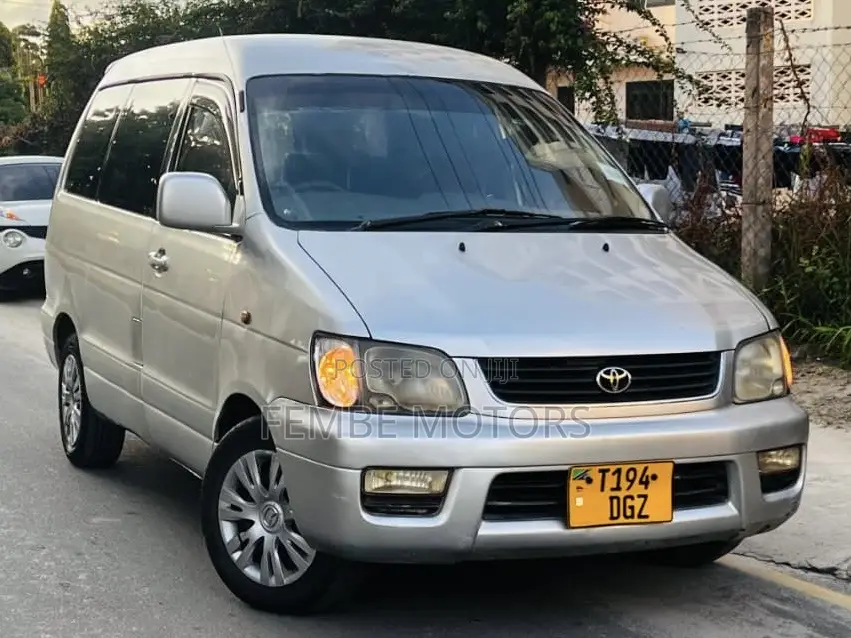 Toyota Noah 2001 Silver