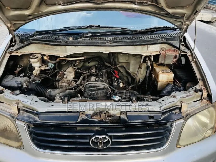 Toyota Noah 2001 Silver