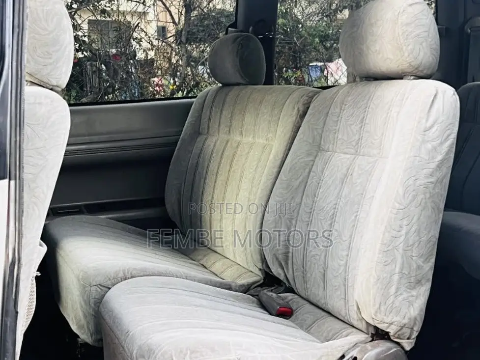 Toyota Noah 2001 Silver