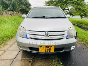 Toyota IST 2003 Silver