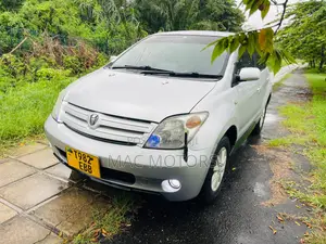 Toyota IST 2003 Silver