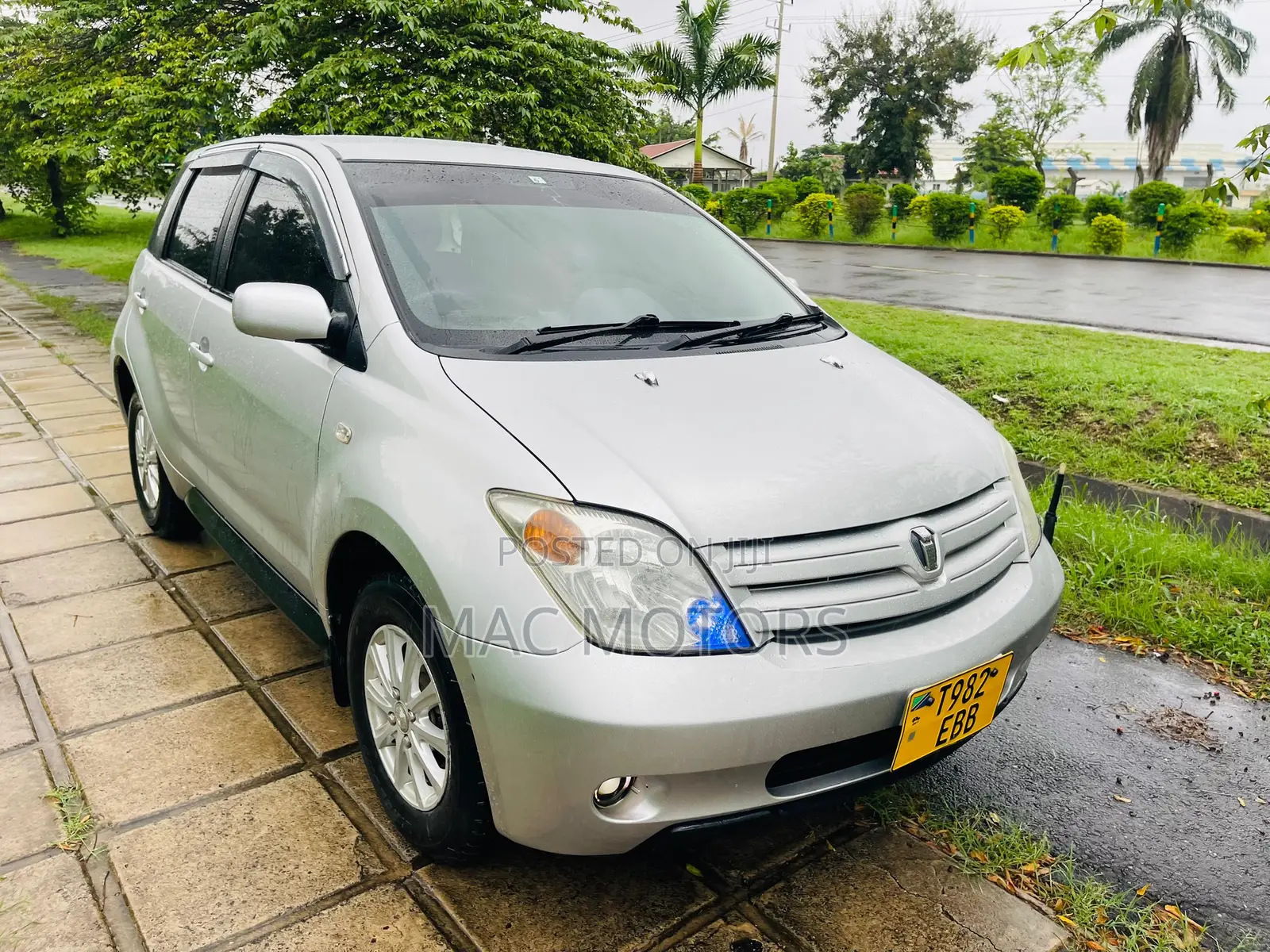 Toyota IST 2003 Silver
