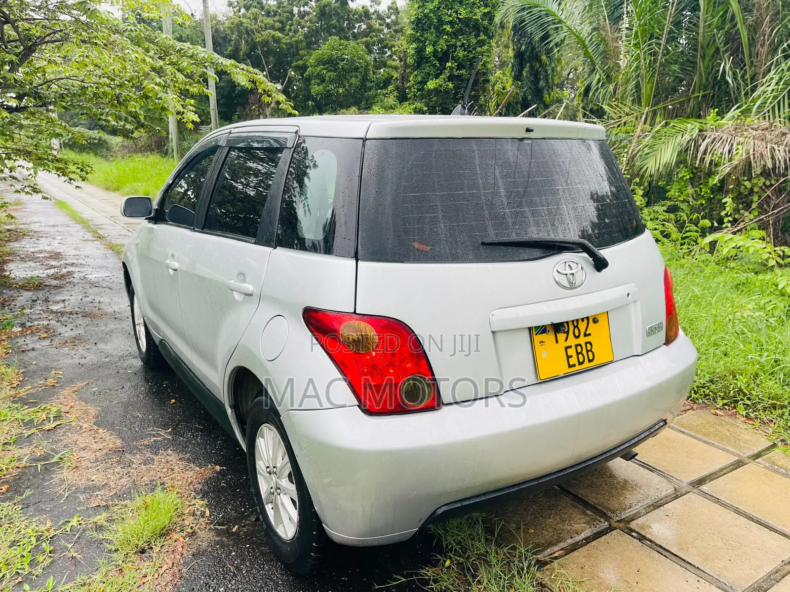 Toyota IST 2003 Silver