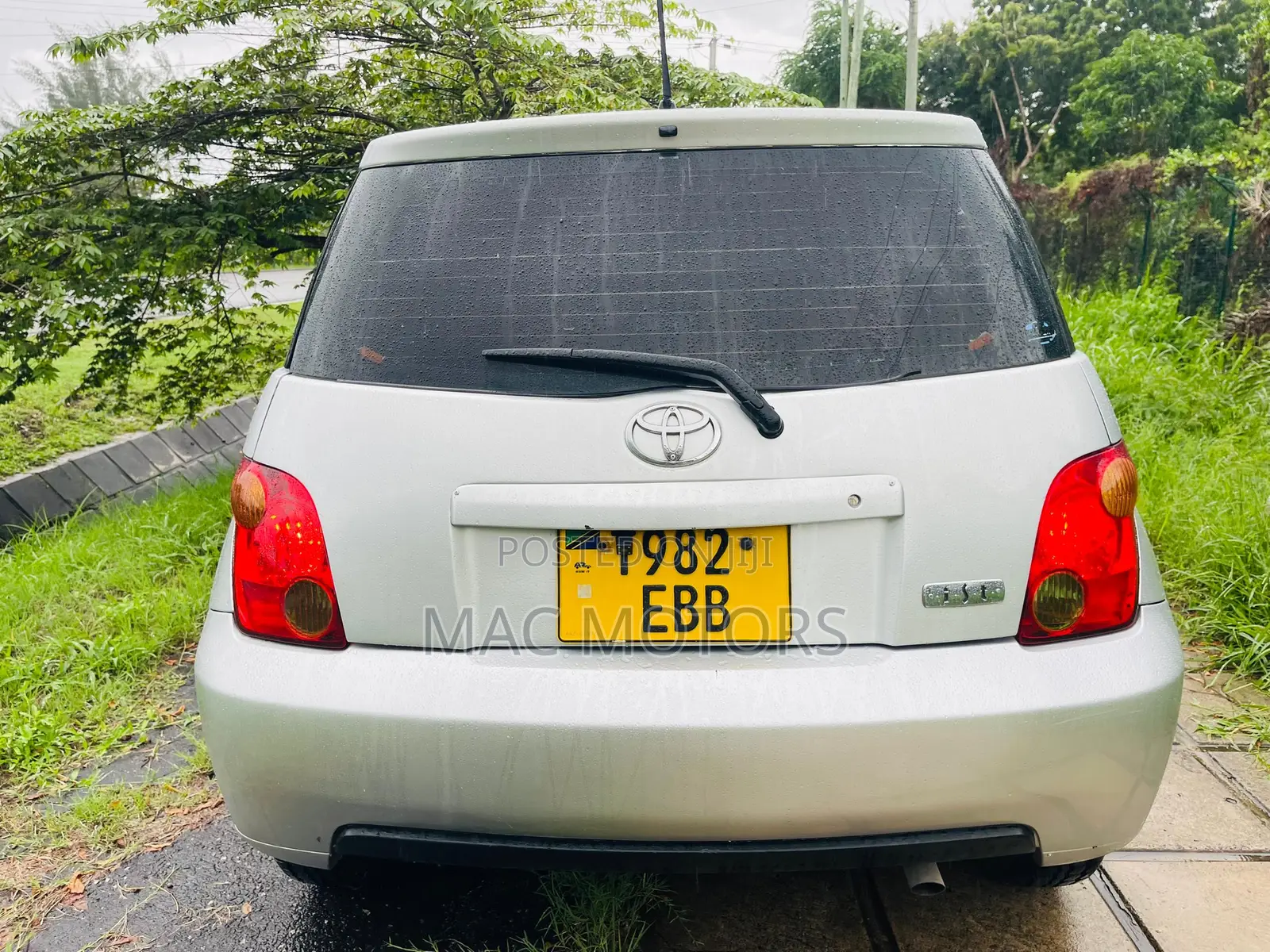 Toyota IST 2003 Silver