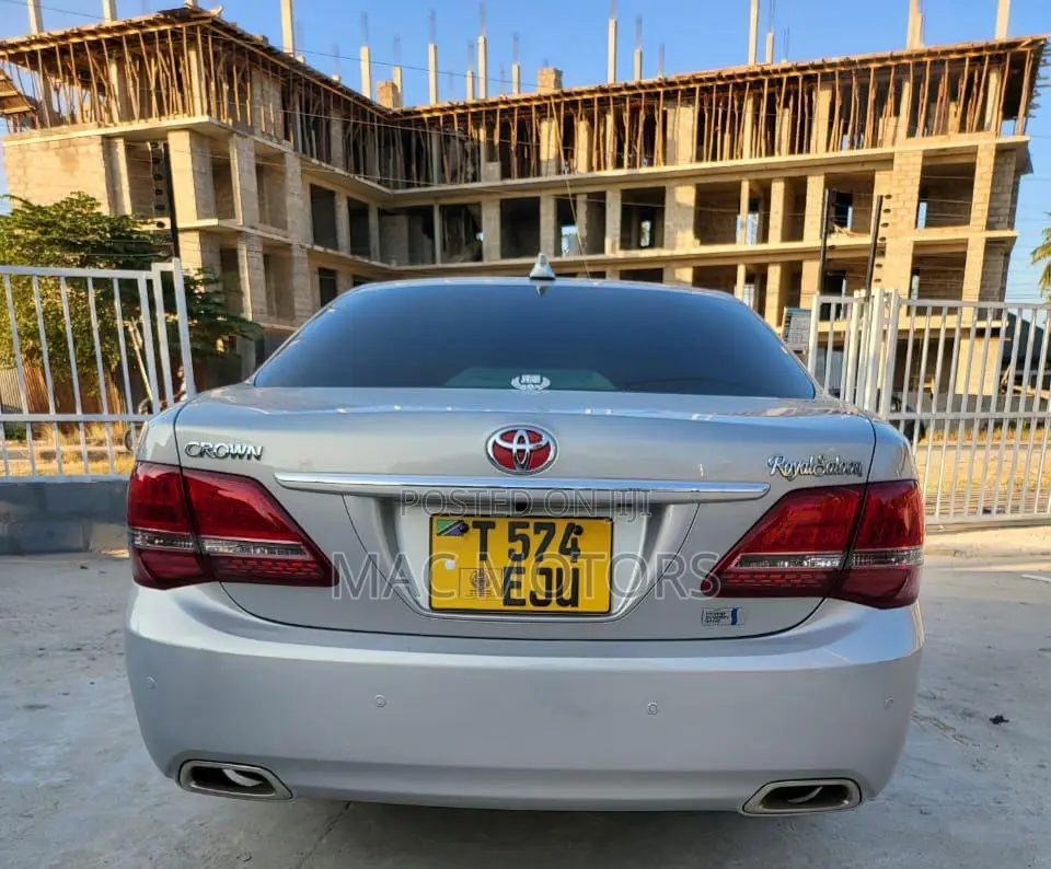 Toyota Crown 2010 Silver