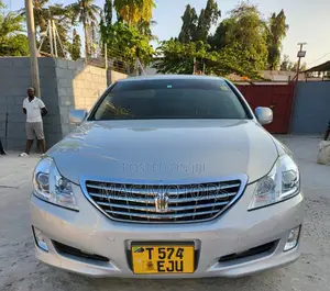 Toyota Crown 2010 Silver