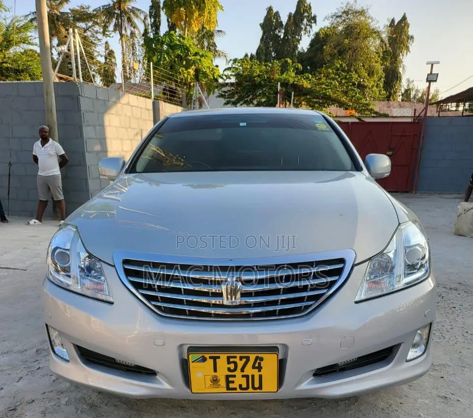 Toyota Crown 2010 Silver