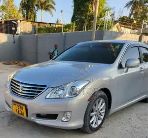 Toyota Crown 2010 Silver