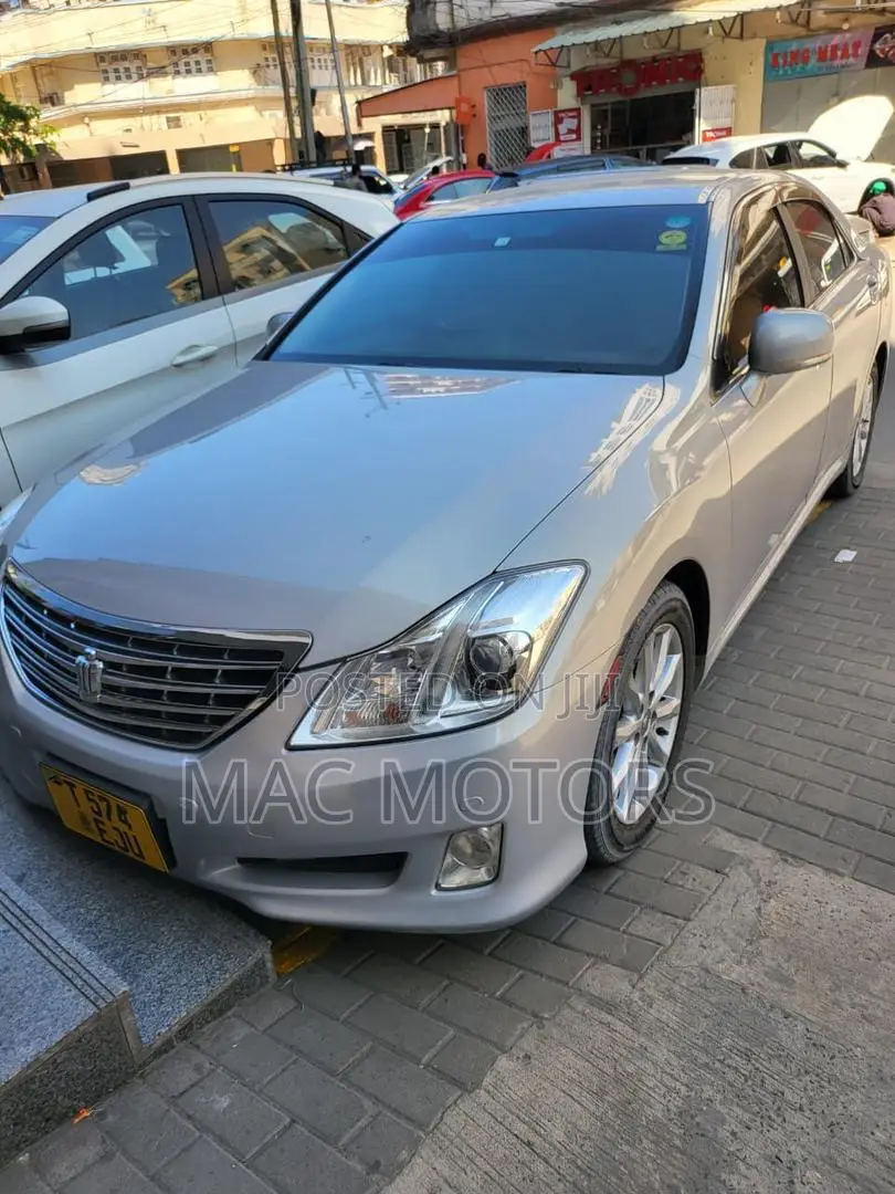 Toyota Crown 2010 Silver