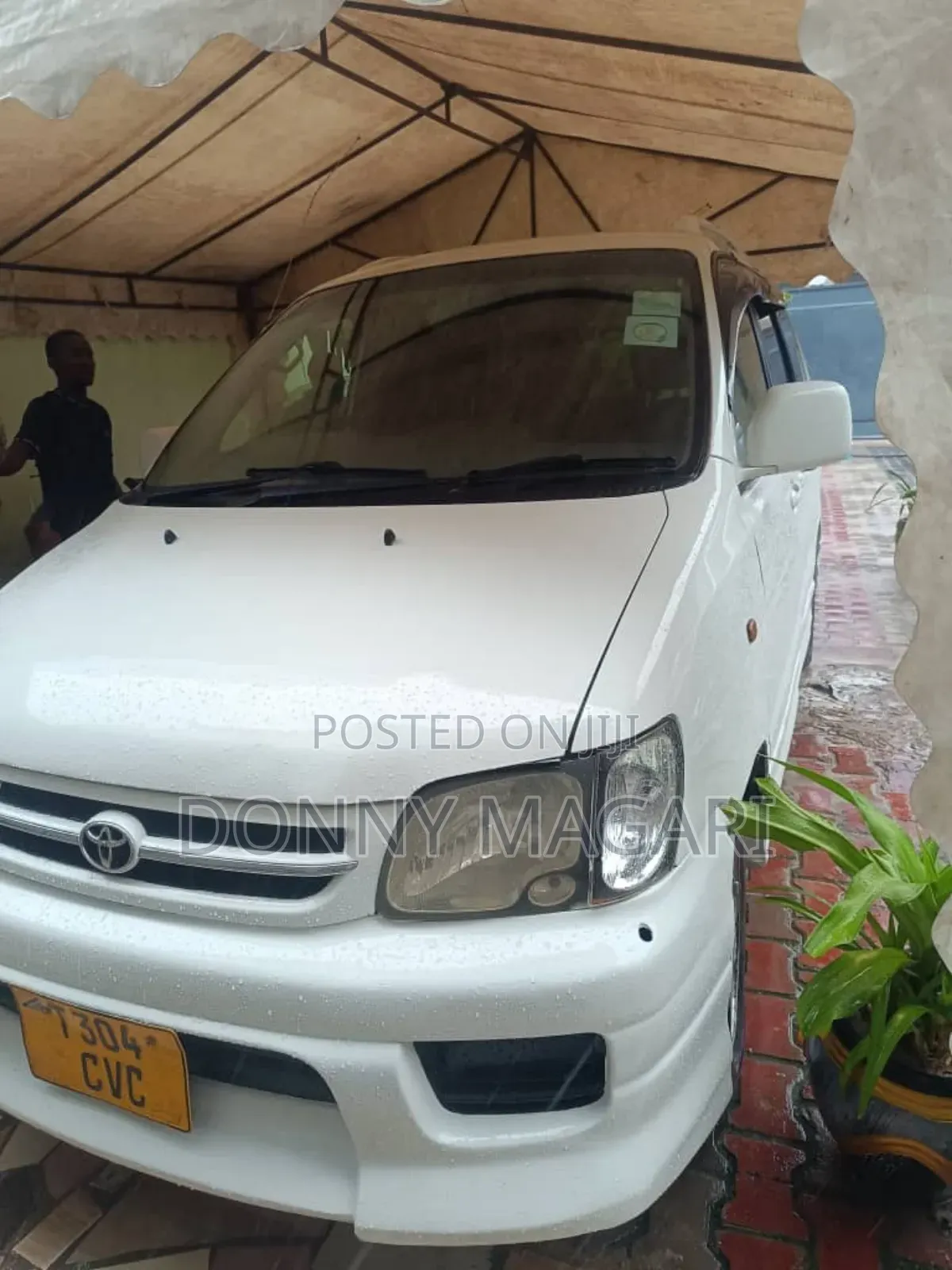 Toyota Noah 2001 White