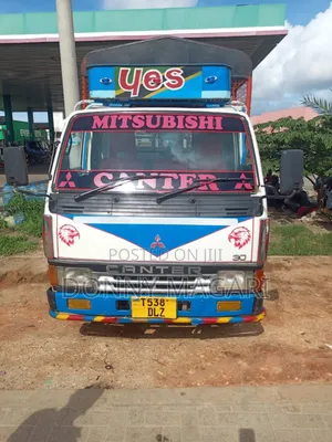 Mitsubishi Canter 2002 White