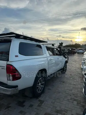 Toyota Hilux 2019 White