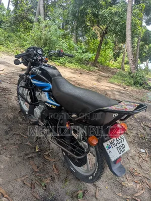 TVS HLX 125 2025 Black