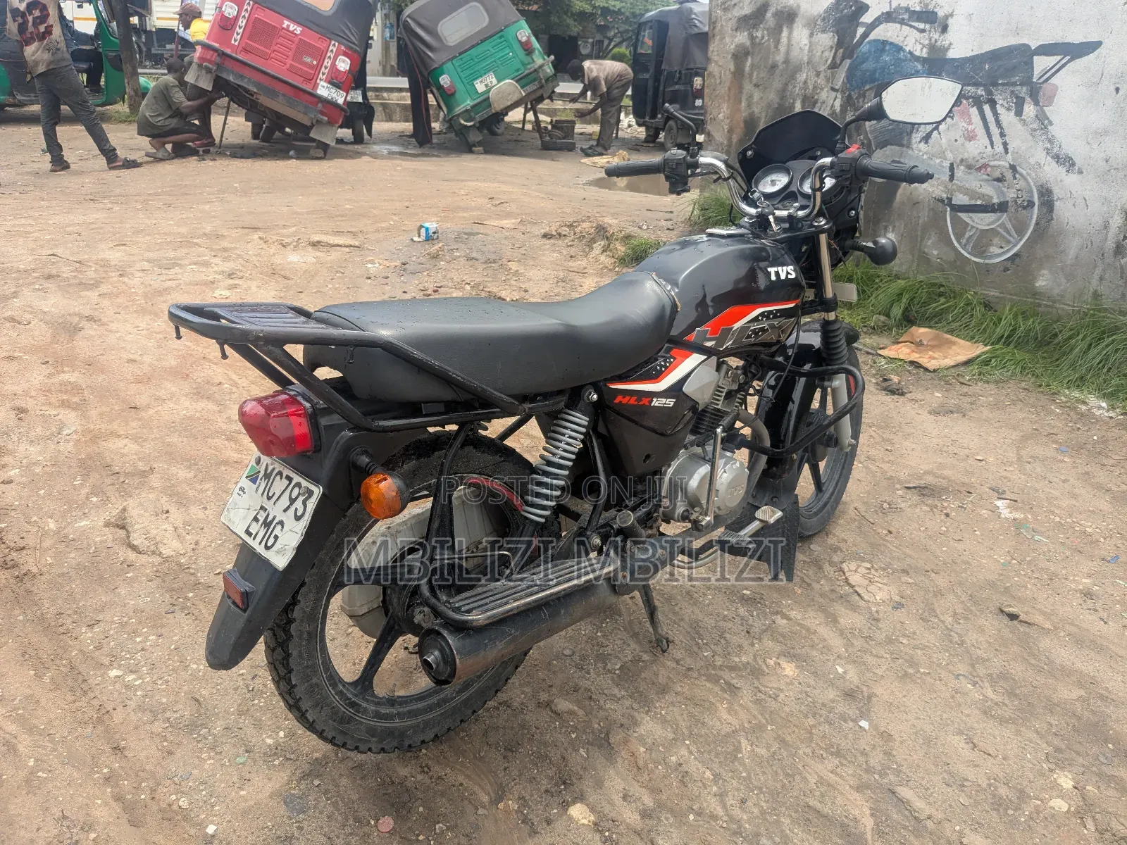 TVS HLX 125 2025 Black
