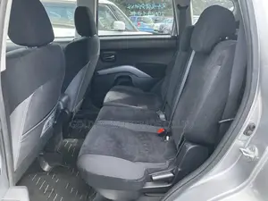 Mitsubishi Outlander ES 2011 Silver