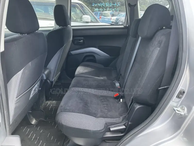 Mitsubishi Outlander ES 2011 Silver
