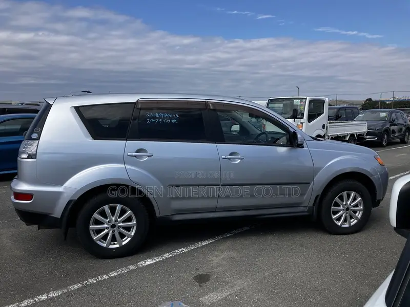 Mitsubishi Outlander ES 2011 Silver
