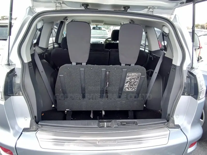 Mitsubishi Outlander ES 2011 Silver