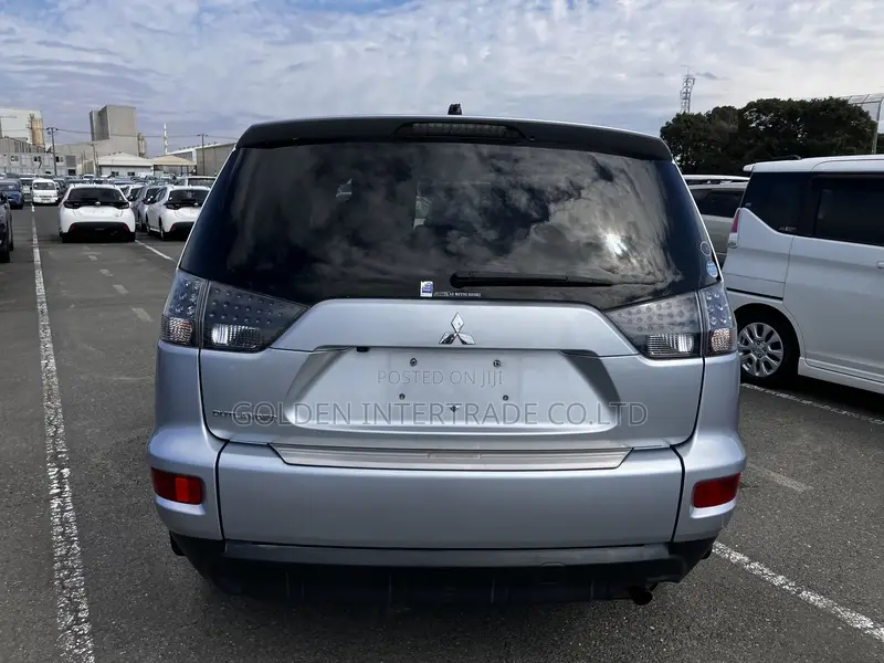 Mitsubishi Outlander ES 2011 Silver