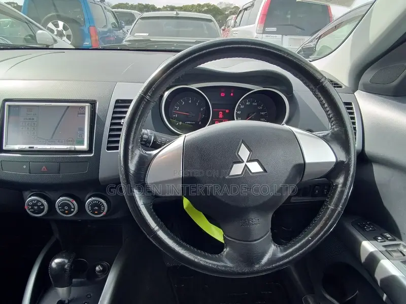 Mitsubishi Outlander ES 2011 Silver